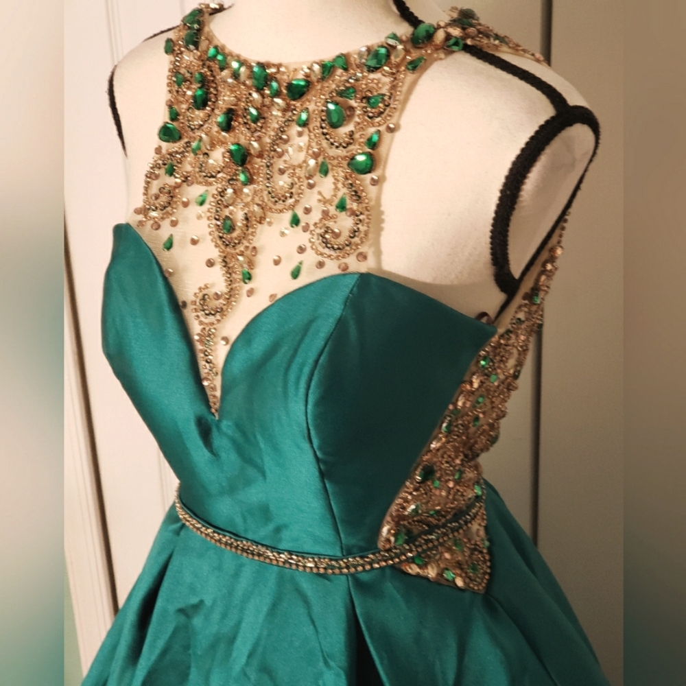Camille La Vie Elegant Emerald Green Satin Ball / Prom Gown Embellished Bodice - Picture 4 of 6